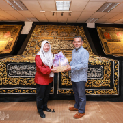 PUSPANITA KEDA KE GALERI AURA ISLAM DEKATI ARTIFAK ISLAM