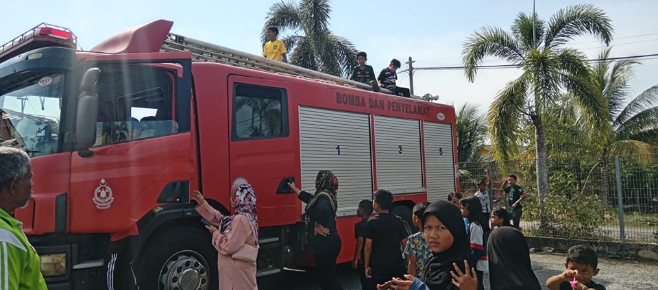 DEMONTRASI BOMBA MERIAHKAN PROGRAM BACK TO SCHOOL DESA KEDA KAMPUNG BUKIT, POKOK SENA