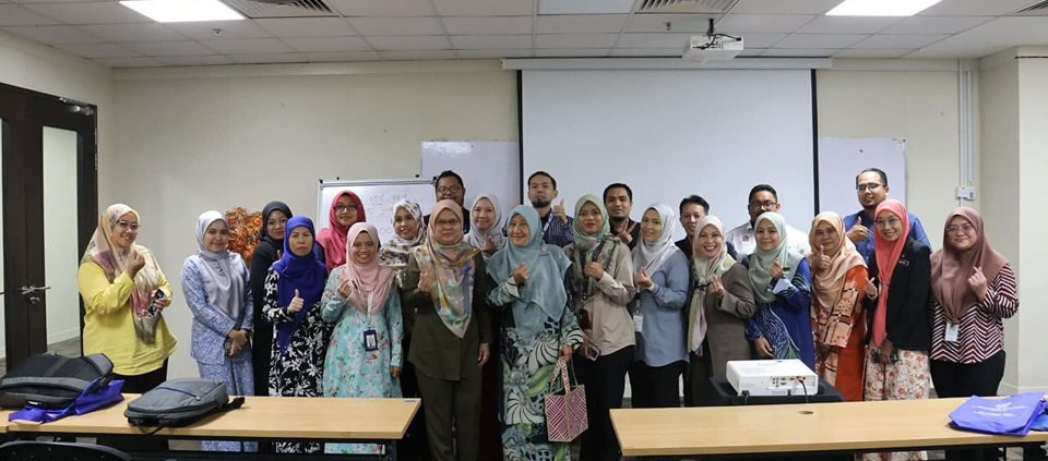 KURSUS PENULISAN LAPORAN TAHUNAN KKDW
