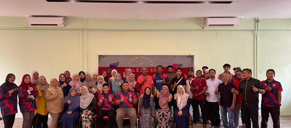 PEJABAT KEDA ZON 4, SIK ANJUR KURSUS PENDIGITALAN UNTUK WARGA DESA KEDA DAERAH SIK