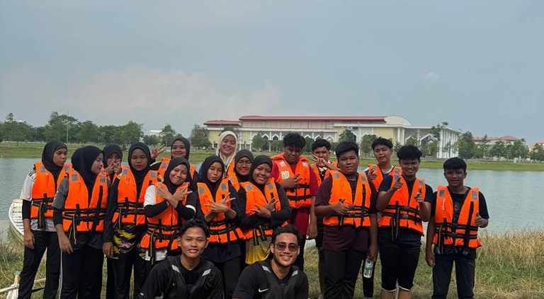 PEJABAT KEDA ZON 5, BALING BERI PENDEDAHAN ASAS PERAHU PANJANG KEPADA BELIA DESA KEDA DAERAH BALING