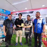 TIMBALAN MENTERI BELIA DAN SUKAN MELAWAT LORI PAMERAN KEDA