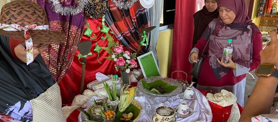 PERTANDINGAN KACAU BUBUR ASYURA MERIAH DI DESA KEDA BANDAR