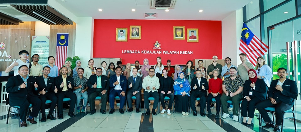 KUNJUNG HORMAT AIU DAN FAU KE KEDA