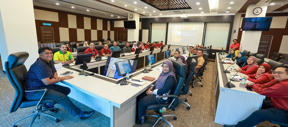 LAWATAN KERJA KOPERDA KE KOPERASI PEGAWAI-PEGAWAI KEDA