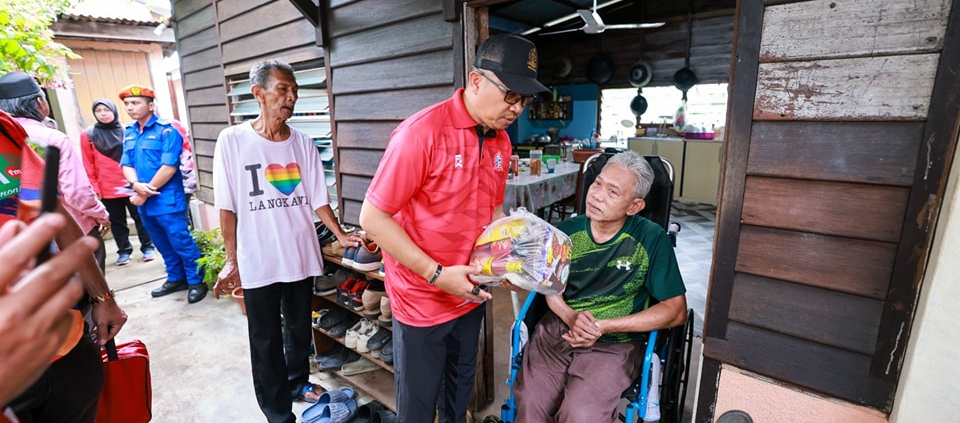 KEDA PERUNTUK RM115 RIBU BANTU MANGSA BANJIR DI KEDAH