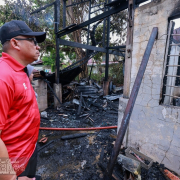 PENGURUS BESAR KEDA ZIARAH MANGSA KEBAKARAN KETIKA SESI SERAHAN BANTUAN BAKUL MAKANAN BANJIR
