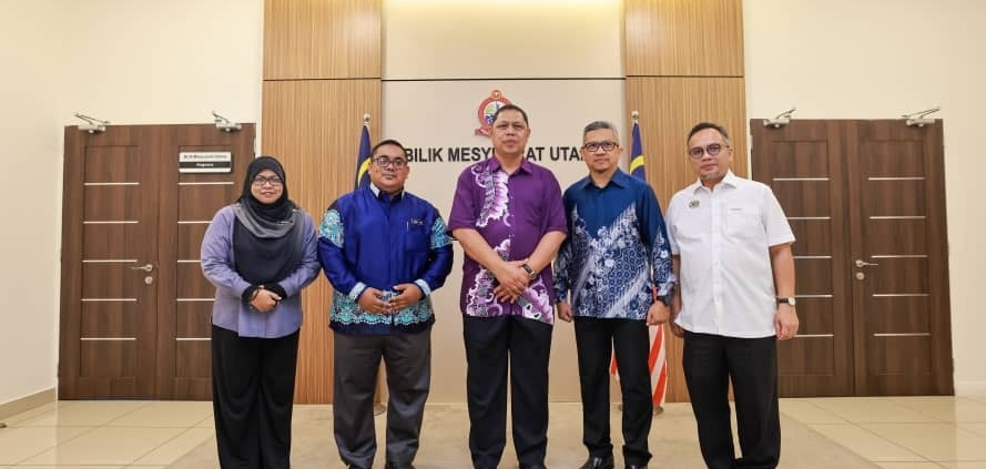 KUNJUNGAN HORMAT TIMBALAN KETUA SETIAUSAHA KKDW KE KEDA