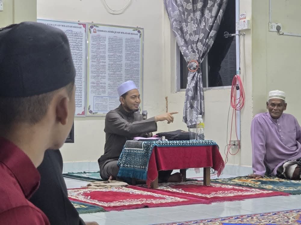 CERAMAH ISRAK MIKRAJ PERKUKUH JATI DIRI PENDUDUK DESA KEDA PASIR PUTIH