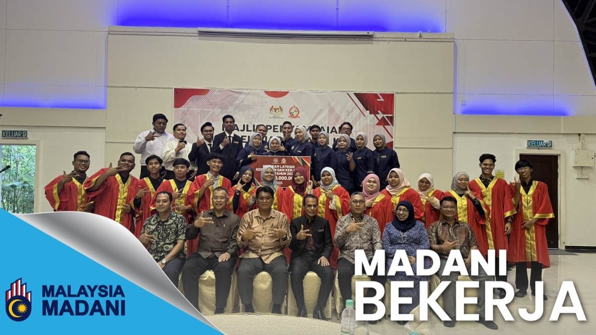 32 TERIMA SIJIL TAMAT LATIHAN KURSUS AI GENERATIF, KULINARI DAN PRAMUSAJI